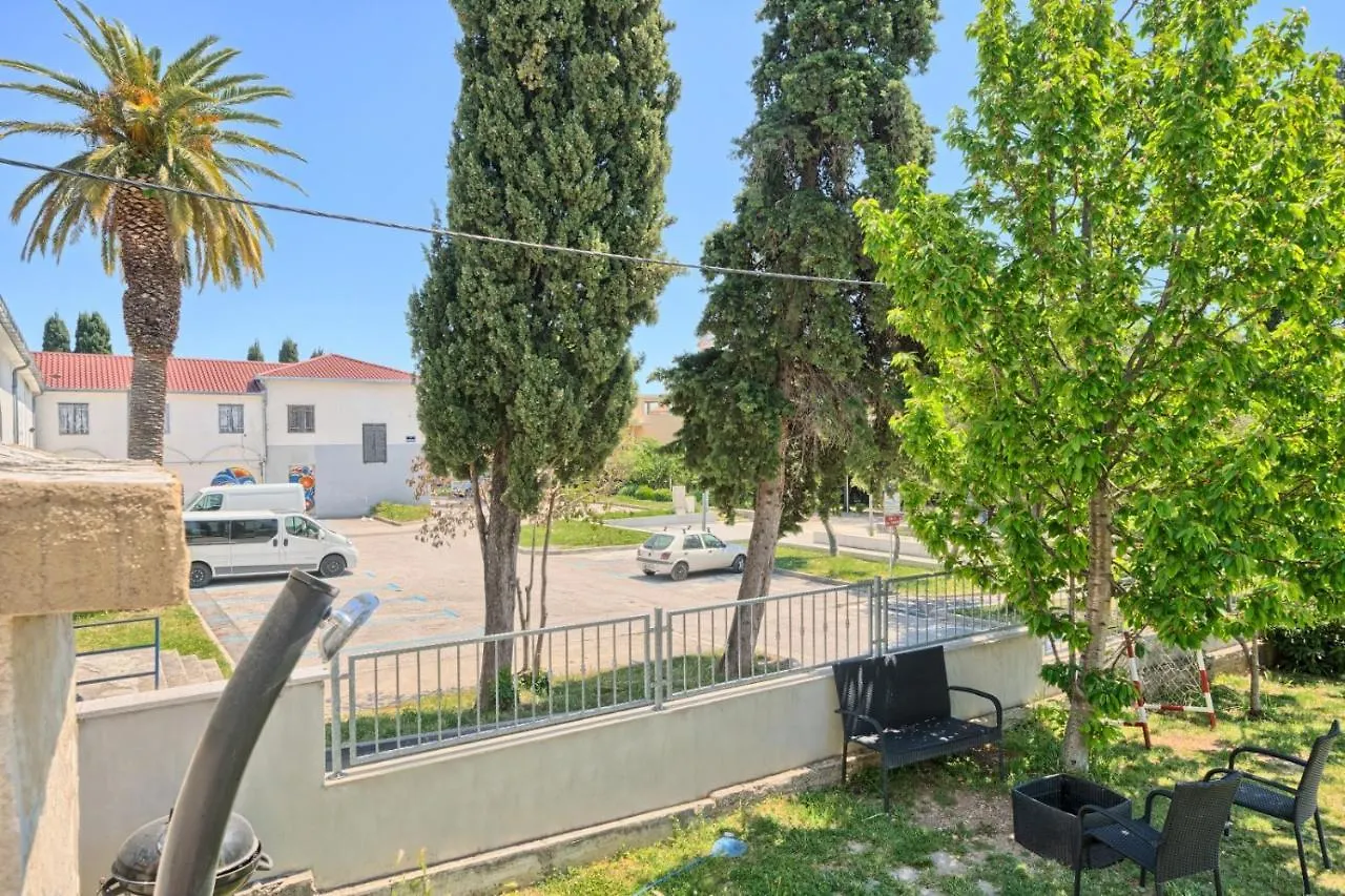 Apartment In Kastel Luksic With Terrace, Air Conditioning, W-Lan, Washing Machine 5107-3 Kastela