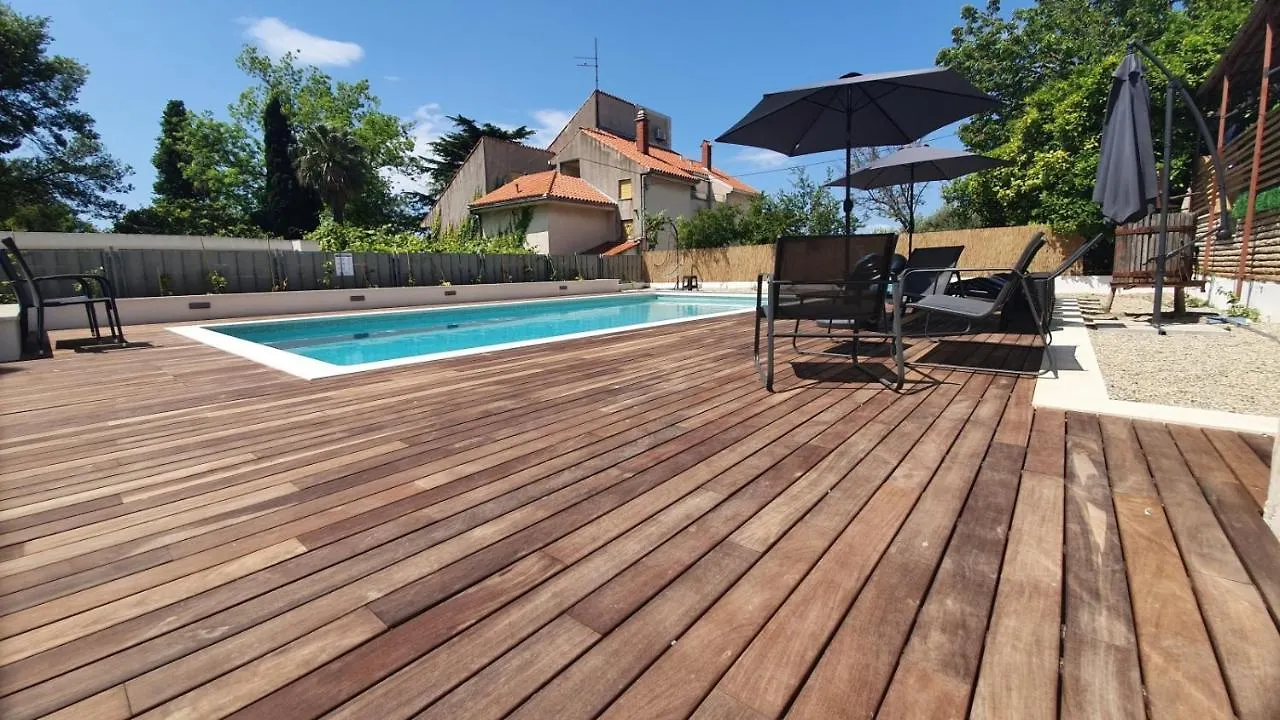 Apartment In Kastel Luksic With Terrace, Air Conditioning, W-Lan, Washing Machine 5107-3 Kastela
