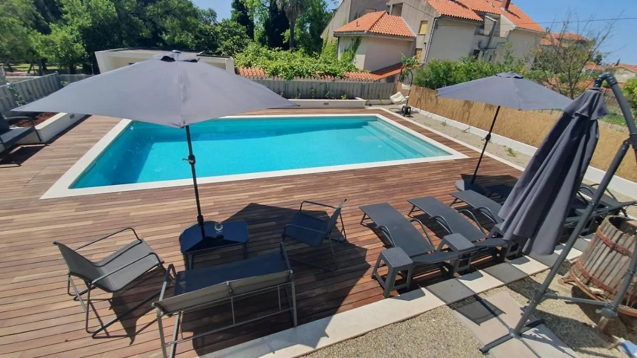 Apartment In Kastel Luksic With Terrace, Air Conditioning, W-Lan, Washing Machine 5107-3 Kaštela